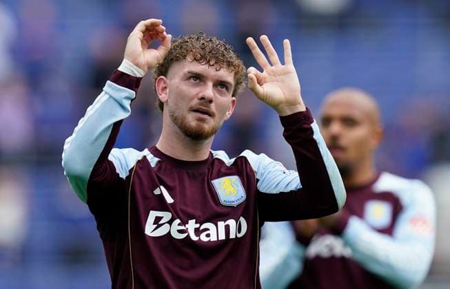 Liverpool, England, 13th September 2025. Harvey Elliott of Aston Villa gestures to the Everton fans during the Everton vs Aston Villa Premier League match at Hill Dickinson Stadium, Liverpool. Picture credit should read: Andrew Yates Sportimage EDITORIAL USE ONLY. No use with unauthorised audio, video, data, fixture lists, club league logos or live services. Online in-match use limited to 120 images, no video emulation. No use in betting, games or single club league player publications. SPI_016_AY_EVERTON_VILLA SPI-4134-0016