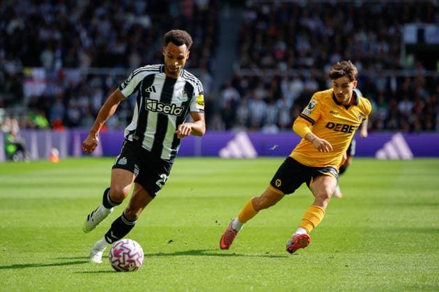13th September 2025; St James Park, Newcastle, England; Premier League Football, Newcastle United versus Wolverhampton Wanderers; Jacob Murphy of Newcastle United runs past Rodrigo Gomes of Wolverhampton Wanderers  CraigxCowan