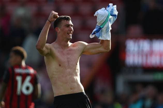 Football - 2025 2026 Premier League - AFC Bournemouth vs Brighton & Hove Albion - Vitality Stadium - Saturday 13th September 2025 Veljko Milosavljevic of Bournemouth celebrates after the final whistle at the Vitality Stadium COLORSPORT Shaun Boggust 