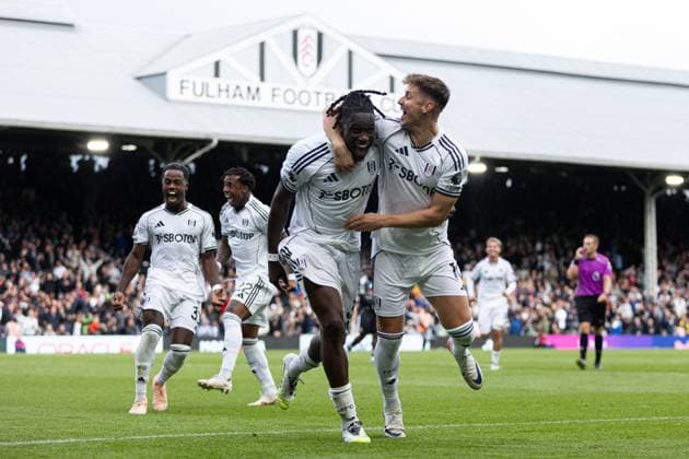 Calvin Bassey of Fulham and Tom Cairney of Fulham goal celebrations in the 90+4 after a Gabriel Gudmundsson of Leeds United own goal during the Premier League match between Fulham and Leeds United at Craven Cottage on September 13, 2025 in London, England. (Photo by Pedro Soares SPP) Copyright: xPedroxSoaresx xSPPx Sportspressphoto_SPR24830