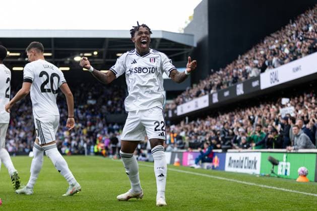 New signing Kevin of Fulham turns to the fans in celebration during the Premier League match between Fulham and Leeds United at Craven Cottage on September 13, 2025 in London, England. (Photo by Pedro Soares SPP) Copyright: xPedroxSoaresx xSPPx Sportspressphoto_SPR24835