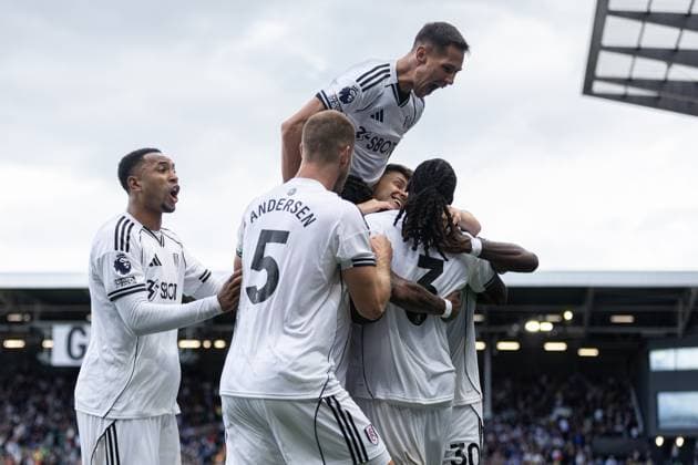 Fulham Players injury time winner celebrations during the Premier League match between Fulham and Leeds United at Craven Cottage on September 13, 2025 in London, England. (Photo by Pedro Soares SPP) Copyright: xPedroxSoaresx xSPPx Sportspressphoto_SPR24834