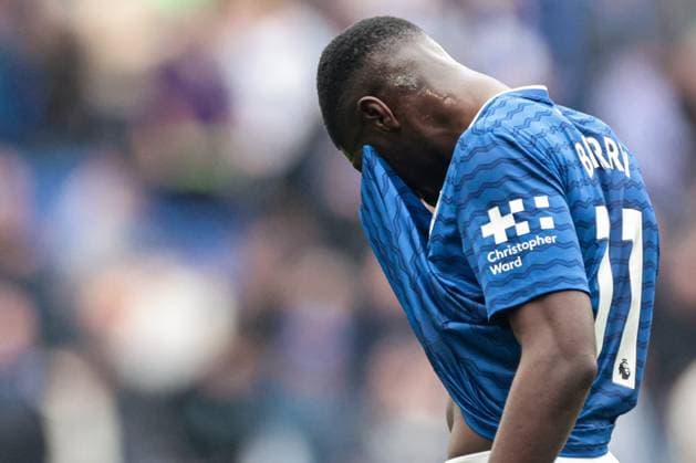 Premier League Everton v Aston Villa Thierno Barry of Everton dejected after the Premier League match Everton vs Aston Villa at Hill Dickinson Stadium, Liverpool, United Kingdom, 13th September 2025 (Photo by Mark Cosgrove News Images) Liverpool Hill Dickinson Stadium Merseyside United Kingdom Copyright: xMarkxCosgrove NewsxImagesx