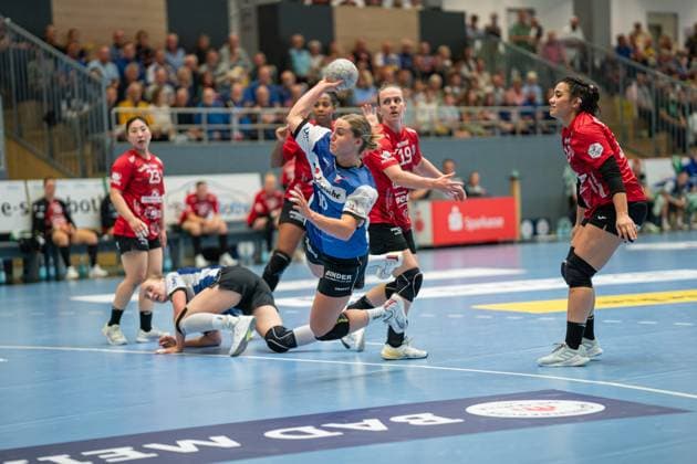 HSG Blomberg-Lippe (GER) vs. Thueringer HC (GER), Handball, 1. Handball Bundesliga Frauen, 3. Spieltag, 13.09.2025, Saision 2025 2026, Blomberg Maxi Muehlner (HSG Blomberg-Lippe, 10) im Torwurf Blomberg Sporthalle an der Ulmenallee Deutschland