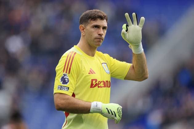 Football - Premier League - Everton v Aston Villa 13th September 2025 - Premier League - Everton v Aston Villa - Aston Villa goalkeeper Emiliano Martinez gestures after the match - Photo: Simon Stacpoole Offside. Liverpool UK Copyright: xSimonxStacpoolexOffside