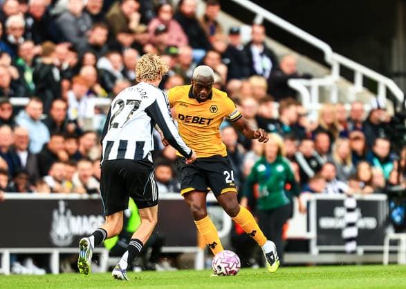 Premier League Newcastle United v Wolverhampton Wanderers Toti Gomes of Wolverhampton Wanderers in action during the Premier League match Newcastle United vs Wolverhampton Wanderers at St. James s Park, Newcastle, United Kingdom, 13th September 2025 (Photo by Richard Bierton News Images) Newcastle St. James s Park Tyne and Wear United Kingdom Copyright: xRichardxBierton NewsxImagesx