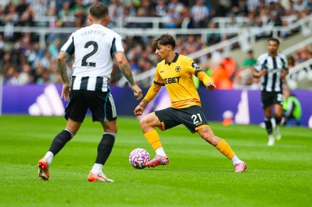 Newcastle United FC v Wolverhampton Wanderers FC, English Premier League Rodrigo Gomes Of Wolverhampton Wanderers in action during the Newcastle United FC v Wolverhampton Wanderers FC English Premier League match at St.James Park, Newcastle, England, United Kingdom on 13 September 2025 Credit: Lee Keuneke Every Second Media Editorial use only. All images are copyright Every Second Media Limited. No images may be reproduced without prior permission. All rights reserved. Premier League and Football League images are subject to licensing agreements with Football DataCo Limited. see https: www.football-dataco.com Copyright: xIMAGO EveryxSecondxMediax ESM-1579-0038 LeexKeunekex xEveryxSecondxMediax