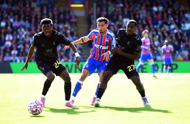 Crystal Palace v Sunderland Premier League 13 09 2025. Simon Adingra of Sunderland and Noah Sadiki of Sunderland shield the ball from Yeremy Pino Midfielder of Crystal Palace during the Premier League match between Crystal Palace and Sunderland at Selhurst Park, London, England on 13 September 2025. London Selhurst Park Greater London England Editorial use only DataCo restrictions apply See www.football-dataco.com , Copyright: xJeffxMoodx PSI-22822-0016