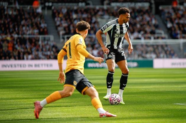 13th September 2025; St James Park, Newcastle, England; Premier League Football, Newcastle United versus Wolverhampton Wanderers; Jacob Murphy of Newcastle United controls the ball watched by Rodrigo Gomes of Wolverhampton Wanderers  CraigxCowan