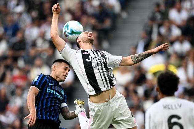Mg Torino 13 09 2025 - campionato di calcio serie A Juventus-inter foto Matteo Gribaudi Image nella foto: Teun Koopmeiners-Lautaro Martinez 