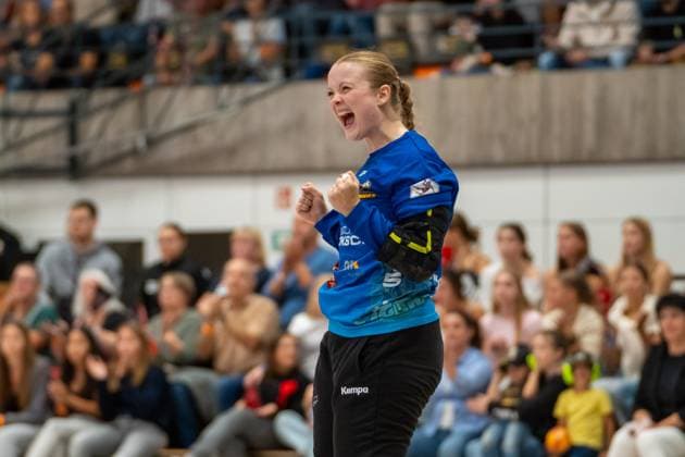 Handball I Frauen I Saison 2025-2026 I 2. Bundesliga I 3. Spieltag I VfL Waiblingen - HC Rödertal I 13.09.2025 Sarah Norregaard Thomsen (1, VfL Waiblingen Tigers) jubelt Waiblingen Rundsporthalle Baden-Württemberg Deutschland Copyright: xLobeca MaxxPetershansx