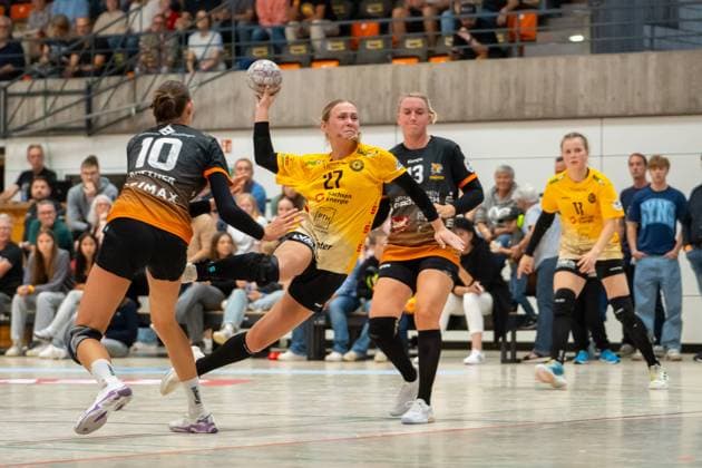 Handball I Frauen I Saison 2025-2026 I 2. Bundesliga I 3. Spieltag I VfL Waiblingen - HC Rödertal I 13.09.2025 Lena Smolik (27, HC Rödertal) im Wurf Waiblingen Rundsporthalle Baden-Württemberg Deutschland Copyright: xLobeca MaxxPetershansx