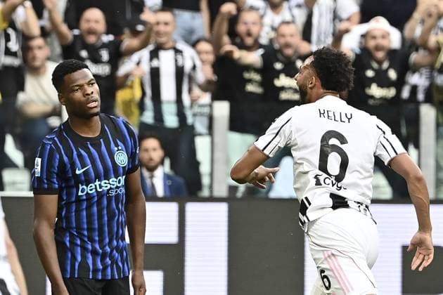 Juventus v Inter Milan - Serie A TURIN, ITALY, SEPTEMBER 13: Lloyd Kelly (R), of Juventus, celebrates after scoring as Denzel Dumfries (L), of Inter Milan, reacts during the Serie A football match between Juventus and Inter Milan at the Allianz Stadium in Turin, Italy, on September 13, 2025. Isabella Bonotto Anadolu Turin Italy. Editorial use only. Please get in touch for any other usage.  Copyright: x2025xAnadoluxIsabellaxBonottox