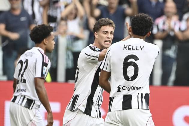 Juventus v Inter Milan - Serie A TURIN, ITALY, SEPTEMBER 13: Lloyd Kelly (L), of Juventus, celebrates with his teammate Kenan Yildiz (L) after scoring during the Serie A football match between Juventus and Inter Milan at the Allianz Stadium in Turin, Italy, on September 13, 2025. Isabella Bonotto Anadolu Turin Italy. Editorial use only. Please get in touch for any other usage.  Copyright: x2025xAnadoluxIsabellaxBonottox