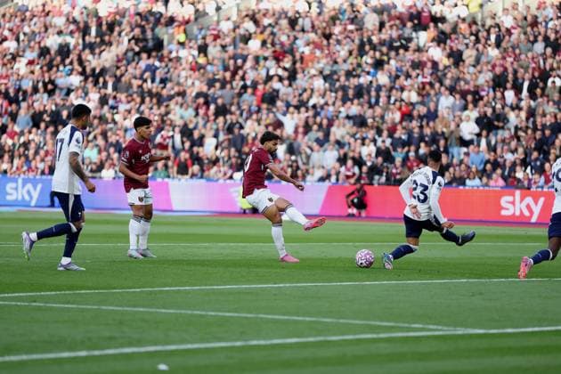 13th September 2025; London Stadium, London, England; Premier League Football, West Ham United versus Tottenham Hotspur; Lucas Paqueta of West Ham United taking a shot on goal  JohnxPatrickxFletcher