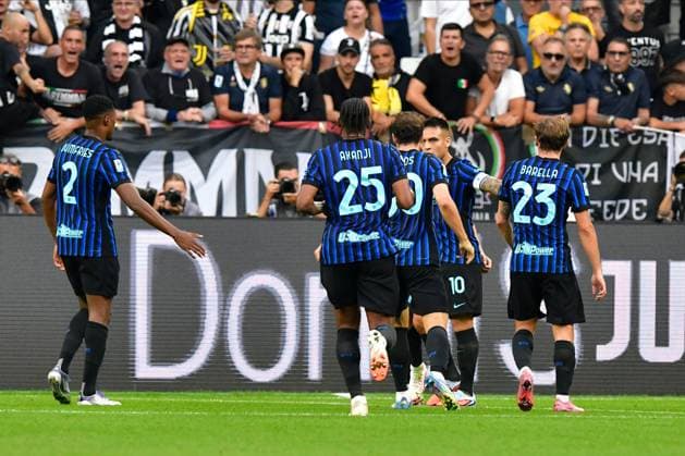 The players of Inter celebrates the goal during Juventus FC vs Inter - FC Internazionale, Italian soccer Serie A match in Turin, Italy, September 13 2025  Copyright: xTommasoxFimiano IPAxSportx xipa-agency.netx xx IPA_64792666 IPA_Agency_IPA64792666