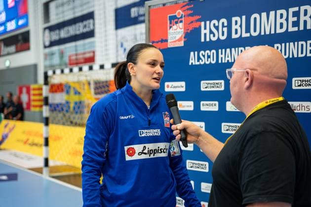 HSG Blomberg-Lippe (GER) vs. Thueringer HC (GER), Handball, 1. Handball Bundesliga Frauen, 3. Spieltag, 13.09.2025, Saision 2025 2026, Blomberg Nicole Roth (HSG Blomberg-Lippe, 61) beim Interview Blomberg Sporthalle an der Ulmenallee Deutschland