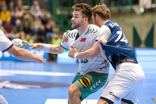 13.09.2025, Handball, HBL, Bergischer HC - TSV GWD Minden, Unihalle Wuppertal: Ian Weber (GWD Minden 13) im Zweikampf gegen Gerdas Babarskas (BHC 14) Nordrhein-Westfalen Deutschland