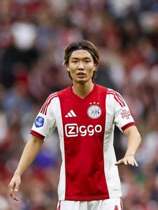 AMSTERDAM - Ko Itakura of Ajax during the Dutch Eredivisie match between AFC Ajax and PEC Zwolle at the Johan Cruijff ArenA on September 13, 2025, in Amsterdam, Netherlands. ANP Hollandse Hoogte Maurice van Steen Eredivisie 2025-2026 xVIxANPxSportx xMauricexvanxSteenxIVx 536125272 originalFilename: 536125272.jpg