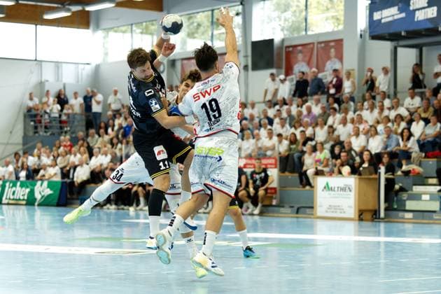 Lucas Schneider (HSG Krefeld Niederrhein, 11) Vit Reichel (TV 05 07 Huettenberg, 19) Paul Kompenhans (TV 05 07 Huettenberg, 34) TV 05 07 Huettenberg vs. - HSG Krefeld Niederrhein, Handball, 2. Handball Bundesliga, 03. Spieltag, Saison 2025 2026, 13.09.25 TV 05 07 Huettenberg vs. - HSG Krefeld Niederrhein, Handball, 2. Handball Bundesliga, 03. Spieltag, Saison 2025 2026, 13.09.25 Huettenberg Copyright: xEibner-Pressefoto JoergxHeinrichx EP_JHR
