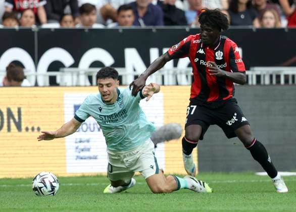 OGC Nice v FC Nantes - Ligue 1 McDonald s Matthis Abline of FC Nantes and Kojo Peprah Oppong of OGC Nice challenge during the Ligue 1 McDonald s match between OGC Nice and FC Nantes at Allianz Riviera Stadium on September 13, 2025 in Nice, France. Nice Allianz Riviera South-Eastern France France Copyright: xNealxSimpson Sportsphoto APLx 14134990