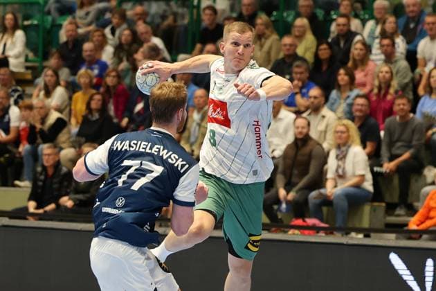 GER, 1.HBL. bergischer HC vs. GWD Minden 13.09.2025, Unihalle, Wuppertal, GER, 1.HBL. bergischer HC vs. GWD Minden, im Bild: Karolis AntanaviÄius (TBV Lemgo 8), im Zweikampf gegen Johannes Wasielewski (BHC 77),