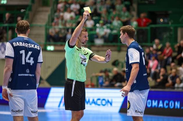 13.09.2025, Handball, HBL, Bergischer HC - TSV GWD Minden, Unihalle Wuppertal: Gelbe Karte für Lars Kooij (BHC 15) Nordrhein-Westfalen Deutschland