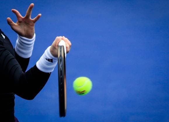 WTA, Tennis Damen 250 SP OPEN SaO PAULO, SP - 13.09.2025: WTA 250 SP OPEN - The first edition of the SP Open, a WTA 250 series tournament played on hard courts, will take place at Villa-Lobos Park, in the west zone of Sao Paulo. The event marks Sao Paulo& 39;s return to the official WTA calendar after 25 years and is the largest women& 39;s tournament in Brazil since 2016. In addition to the sporting competitions with 32 players in the singles and 16 doubles. In the photo, a detail of the hands of tennis player Francesca Jones (GBR) during a SP Open match against tennis player Janice Tjen (INA), this Saturday (13). (Photo: Aloisio Mauricio Fotoarena) x2805938x  AloisioxMauricio