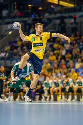 Tim Nothdurft (8; Rhein Neckar Löwen) wirft den Ball aufs Tor in der SAP Arena in Mannheim Tim Nothdurft (8; Rhein Neckar Löwen) wirft aufs Tor