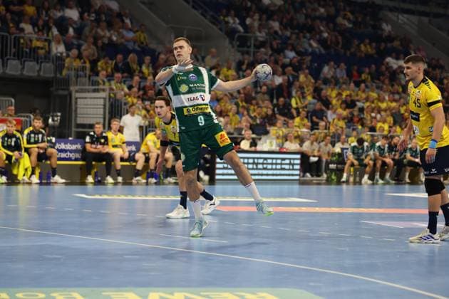 13.09.2025, xrekx, Handball Daikin HBL, Rhein Neckar Loewen - ThSV Eisenach v.l. Max Beneke (ThSV Eisenach) 7m scheitert an David Späth Spaeth (Rhein-Necker Loewen) (DFL DFB REGULATIONS PROHIBIT ANY USE OF PHOTOGRAPHS as IMAGE SEQUENCES and or QUASI-VIDEO) Mannheim