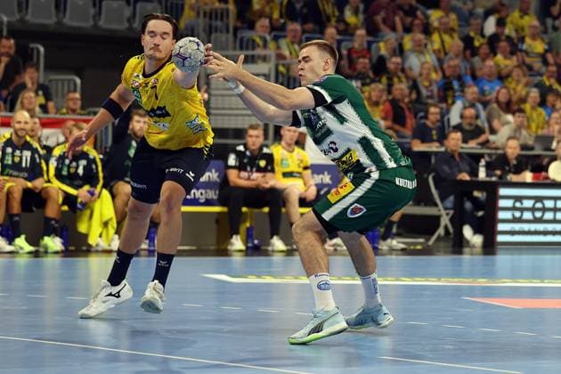 13.09.2025, xrekx, Handball Daikin HBL, Rhein Neckar Loewen - ThSV Eisenach v.l. Robert Timmermeister (Rhein-Necker Loewen) Fynn Hangstein (ThSV Eisenach) (DFL DFB REGULATIONS PROHIBIT ANY USE OF PHOTOGRAPHS as IMAGE SEQUENCES and or QUASI-VIDEO) Mannheim