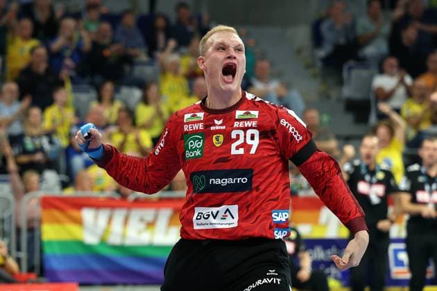 13.09.2025, xrekx, Handball Daikin HBL, Rhein Neckar Loewen - ThSV Eisenach v.l. David Späth Spaeth (Rhein-Necker Loewen) jubelt nach dem gehaltenen 7 m (DFL DFB REGULATIONS PROHIBIT ANY USE OF PHOTOGRAPHS as IMAGE SEQUENCES and or QUASI-VIDEO) Mannheim