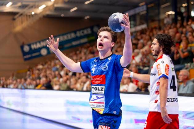 Paul Holzhacker (Nr. 4, VfL Lübeck-Schwartau) ist niedergeschlagen deprimiert enttaeuscht. VfL Luebeck-Schwartau vs. HBW Balingen-Weilstetten, Handball, 2. Bundesliga, 13.09.25 Luebeck Schleswig-Holstein Germany Copyright: xAgentur54Gradx xFelixxKoenigx
