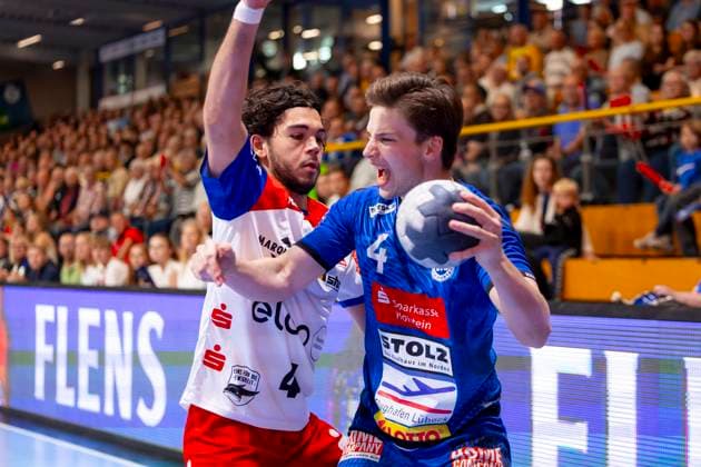 Paul Holzhacker (Nr. 4, VfL Lübeck-Schwartau) gegen Tim Ruggiero-Matthes (Nr. 4, HBW Balingen-Weilstetten). VfL Luebeck-Schwartau vs. HBW Balingen-Weilstetten, Handball, 2. Bundesliga, 13.09.25 Luebeck Schleswig-Holstein Germany Copyright: xAgentur54Gradx xFelixxKoenigx