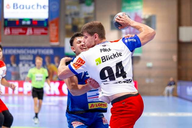 Lukas Kingsley Emdorf (Nr. 73, VfL Lübeck-Schwartau) gegen Georg Pöhle (Nr. 94, HBW Balingen-Weilstetten). VfL Luebeck-Schwartau vs. HBW Balingen-Weilstetten, Handball, 2. Bundesliga, 13.09.25 Luebeck Schleswig-Holstein Germany Copyright: xAgentur54Gradx xFelixxKoenigx