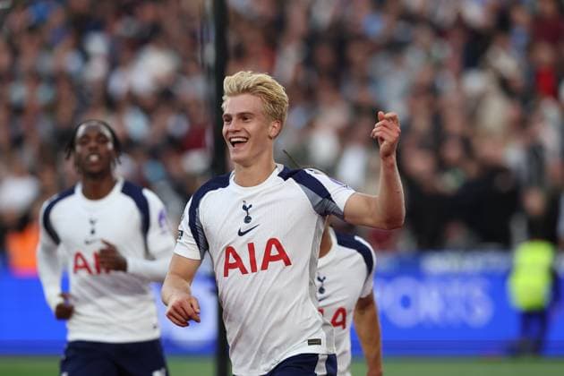West Ham United FC v Tottenham Hotspur FC, English Premier League Lucas Bergvall of Tottenham Hotspur celebrates his goal in the 57th minute for 0-2 during the West Ham United FC v Tottenham Hotspur FC English Premier League match at the Tottenham Hotspur Stadium, London, England, United Kingdom on 13 September 2025 Credit: Katie Chan Every Second Media Editorial use only. All images are copyright Every Second Media Limited. No images may be reproduced without prior permission. All rights reserved. Premier League and Football League images are subject to licensing agreements with Football DataCo Limited. see https: www.football-dataco.com Copyright: xIMAGO EveryxSecondxMediax ESM-1580-0067 KatiexChanx xEveryxSecondxMediax