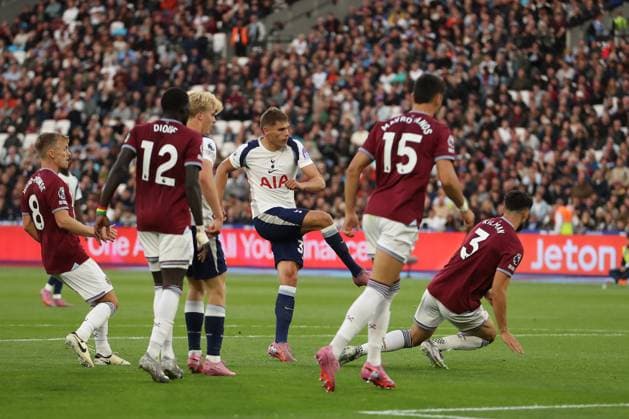 West Ham United FC v Tottenham Hotspur FC, English Premier League Micky van de Ven of Tottenham Hotspur scores in the 64th minute for 0-3 during the West Ham United FC v Tottenham Hotspur FC English Premier League match at the Tottenham Hotspur Stadium, London, England, United Kingdom on 13 September 2025 Credit: Katie Chan Every Second Media Editorial use only. All images are copyright Every Second Media Limited. No images may be reproduced without prior permission. All rights reserved. Premier League and Football League images are subject to licensing agreements with Football DataCo Limited. see https: www.football-dataco.com Copyright: xIMAGO EveryxSecondxMediax ESM-1580-0078 KatiexChanx xEveryxSecondxMediax