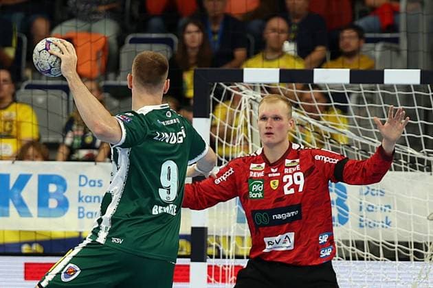 13.09.2025, xrekx, Handball Daikin HBL, Rhein Neckar Loewen - ThSV Eisenach v.l. 7m Max Beneke (ThSV Eisenach) scheitert an David Späth Spaeth (Rhein-Necker Loewen) (DFL DFB REGULATIONS PROHIBIT ANY USE OF PHOTOGRAPHS as IMAGE SEQUENCES and or QUASI-VIDEO) Mannheim