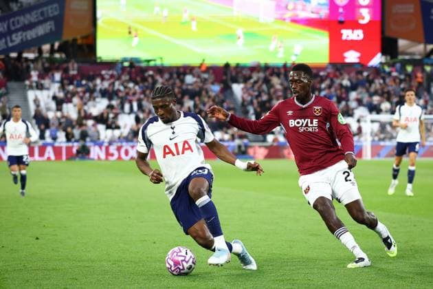 Mohammed Kudus of Tottenham Hotspur chased by Soungoutou Magassa of West Ham United West Ham United v Tottenham Hotspur, Premier League, Football, London Stadium, London, UK - 13 Sept 2025London London Stadium United Kingdom EDITORIAL USE ONLY No use with unauthorised audio, video, data, fixture lists, club league logos or live services. Online in-match use limited to 120 images, no video emulation. No use in betting, games or single club league player publications. Copyright: xSimonxDael Shutterstockx 15481313bm