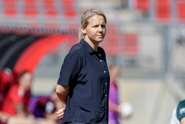 Friederike Kromp (Fritzy Kromp, Trainerin, Cheftrainerin, SV Werder Bremen) Portrait, Nahaufnahme, Einzelfoto, Einzelbild, DIE DFB-RICHTLINIEN UNTERSAGEN JEGLICHE NUTZUNG VON FOTOS ALS SEQUENZBILDER UND ODER VIDEOÄHNLICHE FOTOSTRECKEN. DFB REGULATIONS PROHIBIT ANY USE OF PHOTOGRAPHS AS IMAGE SEQUENCES AND OR QUASI-VIDEO., 13.09.2025, Nürnberg (Deutschland), Fussball, Google Pixel Frauen-Bundesliga, 1. FC Nürnberg - SV Werder Bremen