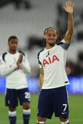 West Ham United FC v Tottenham Hotspur FC, English Premier League Xavi Simons of Tottenham Hotspur thanking the fans after the match during the West Ham United FC v Tottenham Hotspur FC English Premier League match at the Tottenham Hotspur Stadium, London, England, United Kingdom on 13 September 2025 Credit: Katie Chan Every Second Media Editorial use only. All images are copyright Every Second Media Limited. No images may be reproduced without prior permission. All rights reserved. Premier League and Football League images are subject to licensing agreements with Football DataCo Limited. see https: www.football-dataco.com Copyright: xIMAGO EveryxSecondxMediax ESM-1580-0122 KatiexChanx xEveryxSecondxMediax