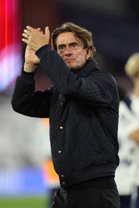 West Ham United FC v Tottenham Hotspur FC, English Premier League Tottenham Hotspur manager Thomas Frank thanking the fans after the match during the West Ham United FC v Tottenham Hotspur FC English Premier League match at the Tottenham Hotspur Stadium, London, England, United Kingdom on 13 September 2025 Credit: Katie Chan Every Second Media Editorial use only. All images are copyright Every Second Media Limited. No images may be reproduced without prior permission. All rights reserved. Premier League and Football League images are subject to licensing agreements with Football DataCo Limited. see https: www.football-dataco.com Copyright: xIMAGO EveryxSecondxMediax ESM-1580-0131 KatiexChanx xEveryxSecondxMediax