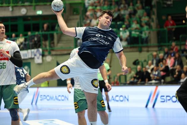 GER, 1.HBL. bergischer HC vs. GWD Minden 13.09.2025, Unihalle, Wuppertal, GER, 1.HBL. bergischer HC vs. GWD Minden, im Bild: Aron Seesing (BHC 49), mit einem Wurf aufÂ s Tor