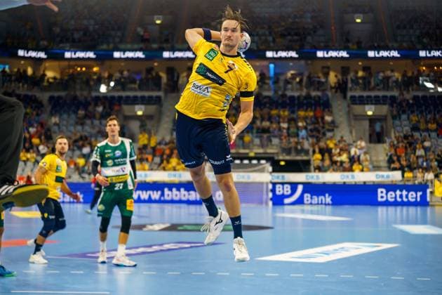 Robert Timmermeister (7; Rhein Neckar Löwen) führt einen Sprungwurf aus, während Philipp Meyer (27; ThSV Eisenach) verteidigt Robert Timmermeister (7; Rhein Neckar Löwen) wirft aufs Tor