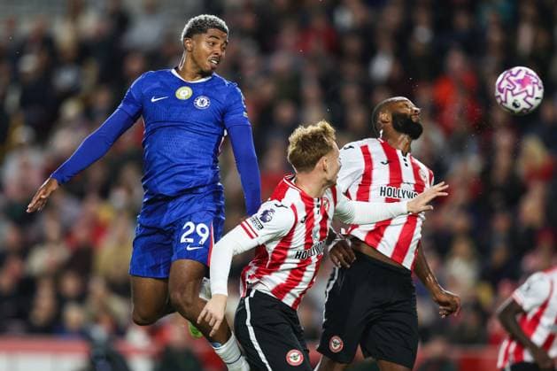 Brentford v Chelsea 13 September 2025, London - Premier League Football - Brentford FC v Chelsea FC - Wesley Fofana of Chelsea heads the ball - Photo: Mark Leech. London UK *** Brentford gegen Chelsea 13. September 2025, London Premier League Fußball Brentford FC gegen Chelsea FC Wesley Fofana von Chelsea köpft den Ball Foto Mark Leech London UK  Copyright: xMarkxLeechxOffside