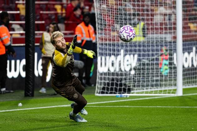13th September 2025; Gtech Community Stadium, Brentford, London, England; Premier League Football, Brentford versus Chelsea; Caoimhin Kelleher of Brentford during the pre-match warm-up  GodfreyxPitt
