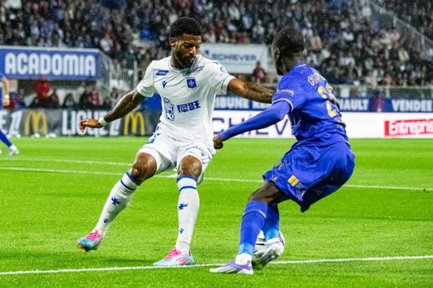FOOTBALL : AJ Auxerre vs AS Monaco - Ligue 1 - JournÃ e 4 - 13 09 2025 JosuÃ Casimir (AJ Auxerre) Kassoum Ouattara (AS Monaco) AuxerreFrance  Copyright: xBaptistexAutissierx