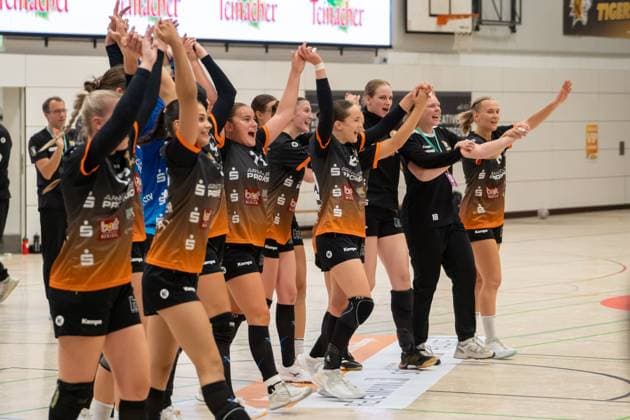 Handball I Frauen I Saison 2025-2026 I 2. Bundesliga I 3. Spieltag I VfL Waiblingen - HC Rödertal I 13.09.2025 Waiblingen jubelt nach dem Sieg Waiblingen Rundsporthalle Baden-Württemberg Deutschland Copyright: xLobeca MaxxPetershansx