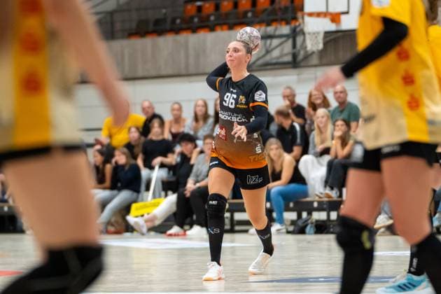 Handball I Frauen I Saison 2025-2026 I 2. Bundesliga I 3. Spieltag I VfL Waiblingen - HC Rödertal I 13.09.2025 Lara Eckhardt (96, VfL Waiblingen Tigers) mit Ball Waiblingen Rundsporthalle Baden-Württemberg Deutschland Copyright: xLobeca MaxxPetershansx