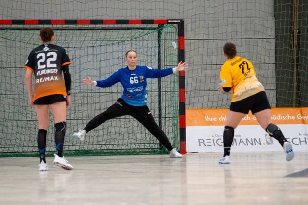 Handball I Frauen I Saison 2025-2026 I 2. Bundesliga I 3. Spieltag I VfL Waiblingen - HC Rödertal I 13.09.2025 Laura Hoke (66, VfL Waiblingen Tigers) im Tor bei einem Siebenmeter Waiblingen Rundsporthalle Baden-Württemberg Deutschland Copyright: xLobeca MaxxPetershansx